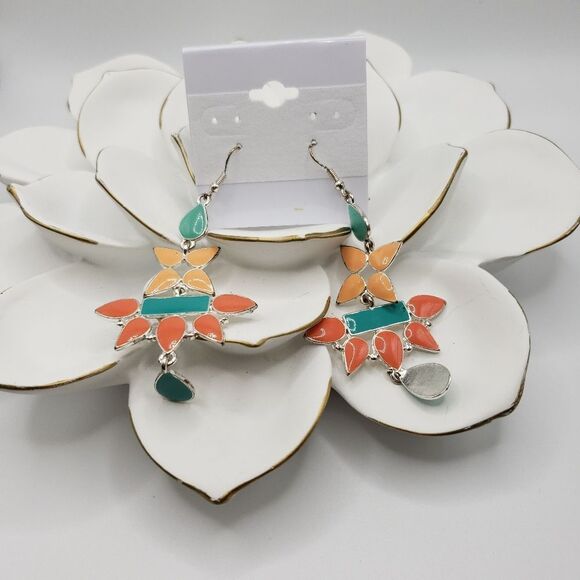 Dangling Earrings - Picture 2 of 4